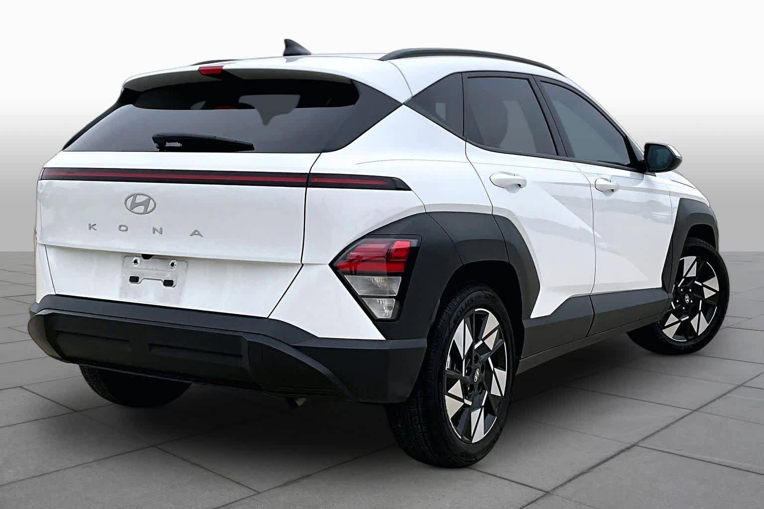Used 2024 Hyundai Kona SEL w/ Convenience Package FWD image 12