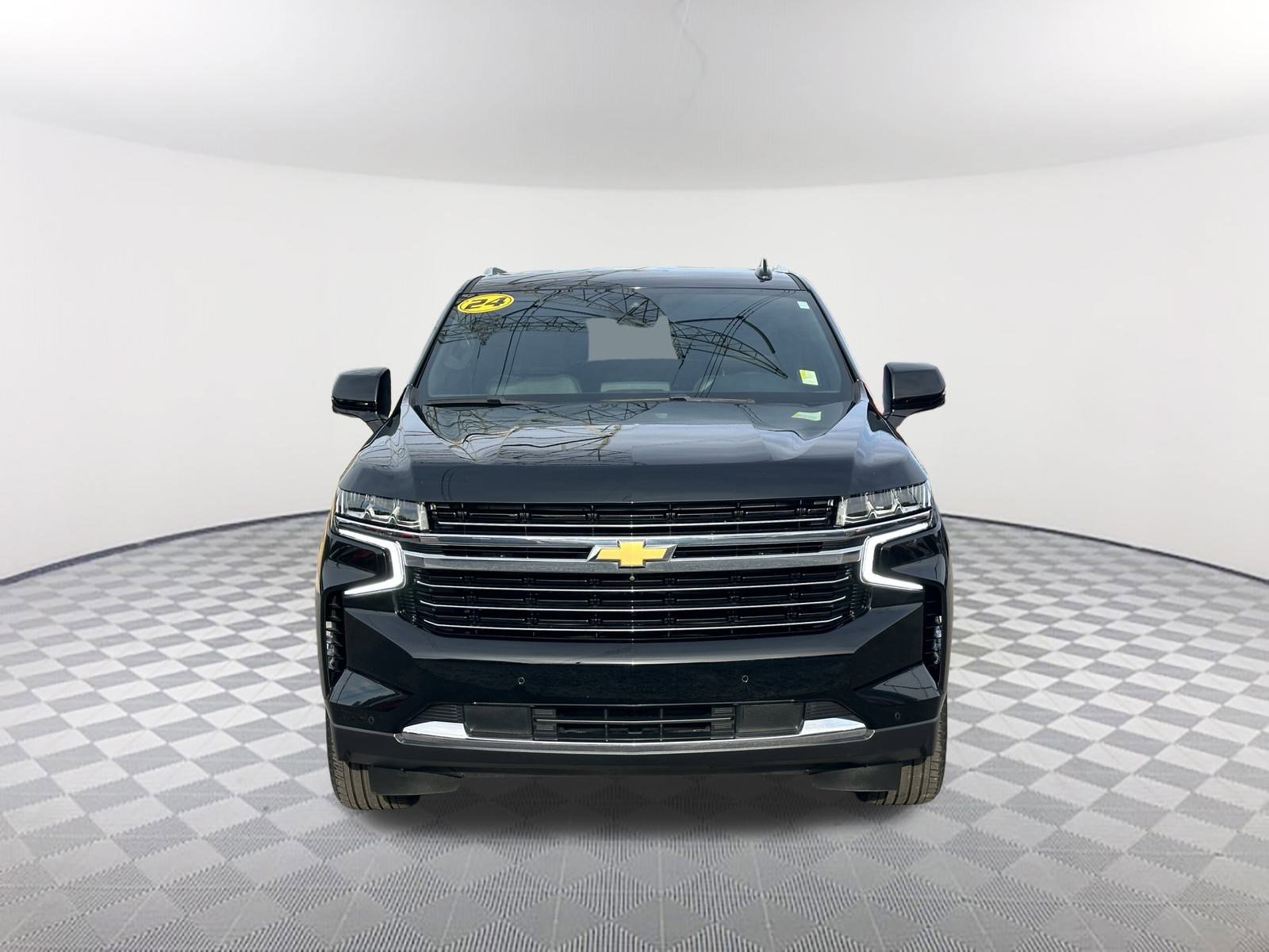 Used 2024 Chevrolet Suburban LT w/ Luxury Package image 2