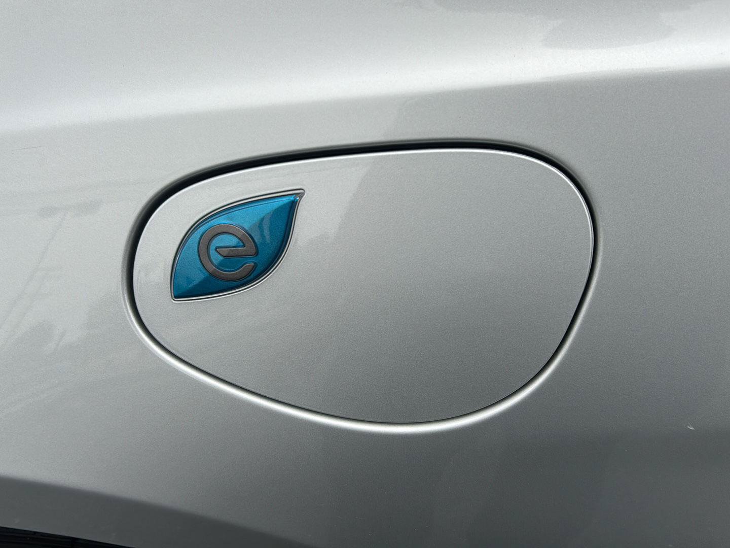 Used 2024 Chrysler Pacifica Limited FWD image 6