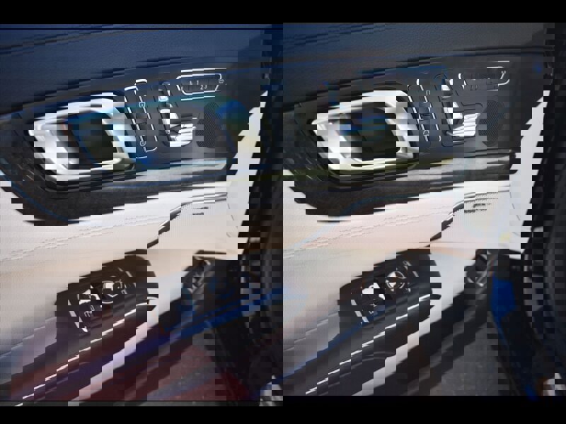 Used 2015 Mercedes-Benz SL 550 w/ Driver Assistance Package image 25