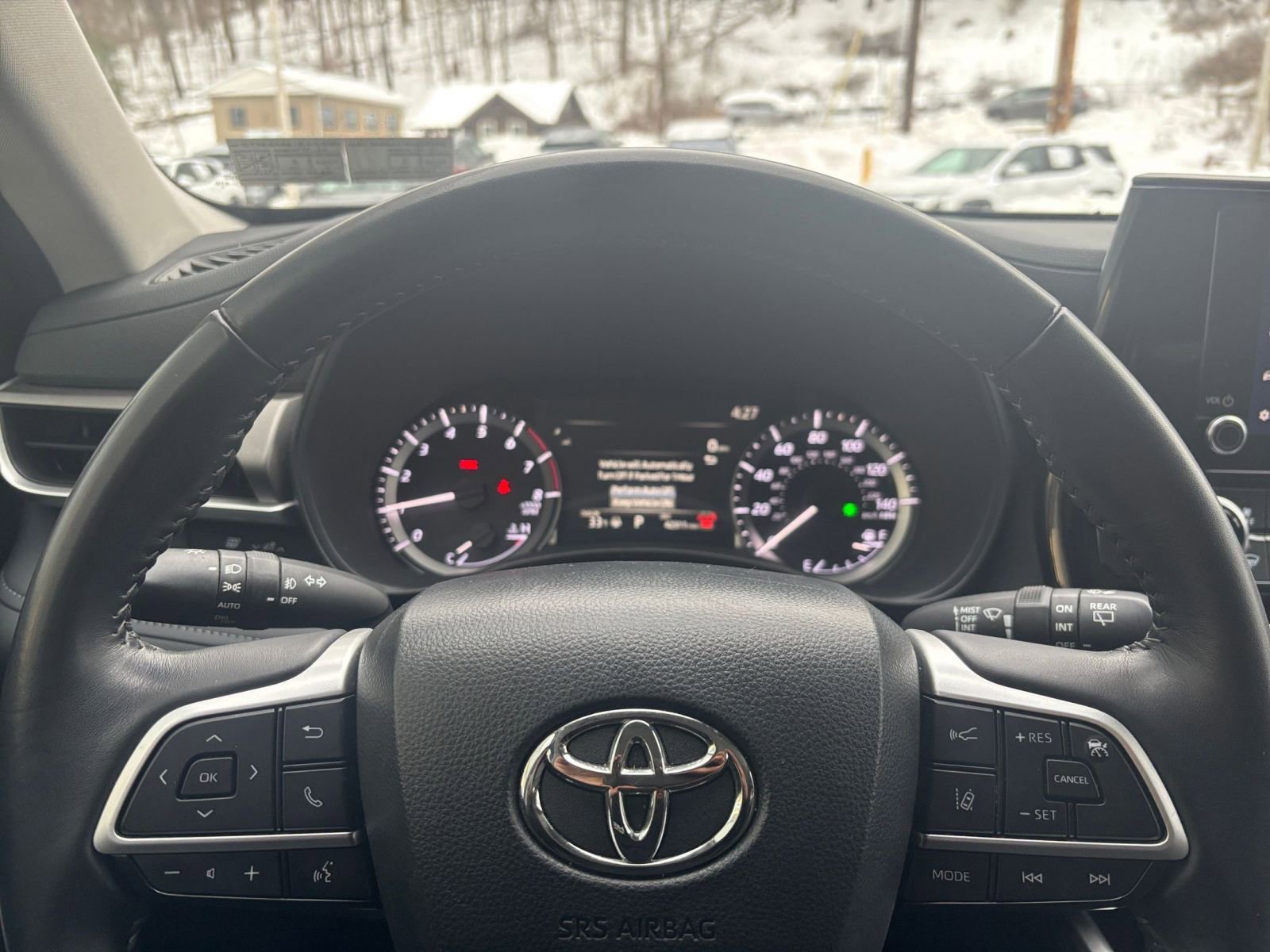 Used 2025 Toyota Highlander LE image 29