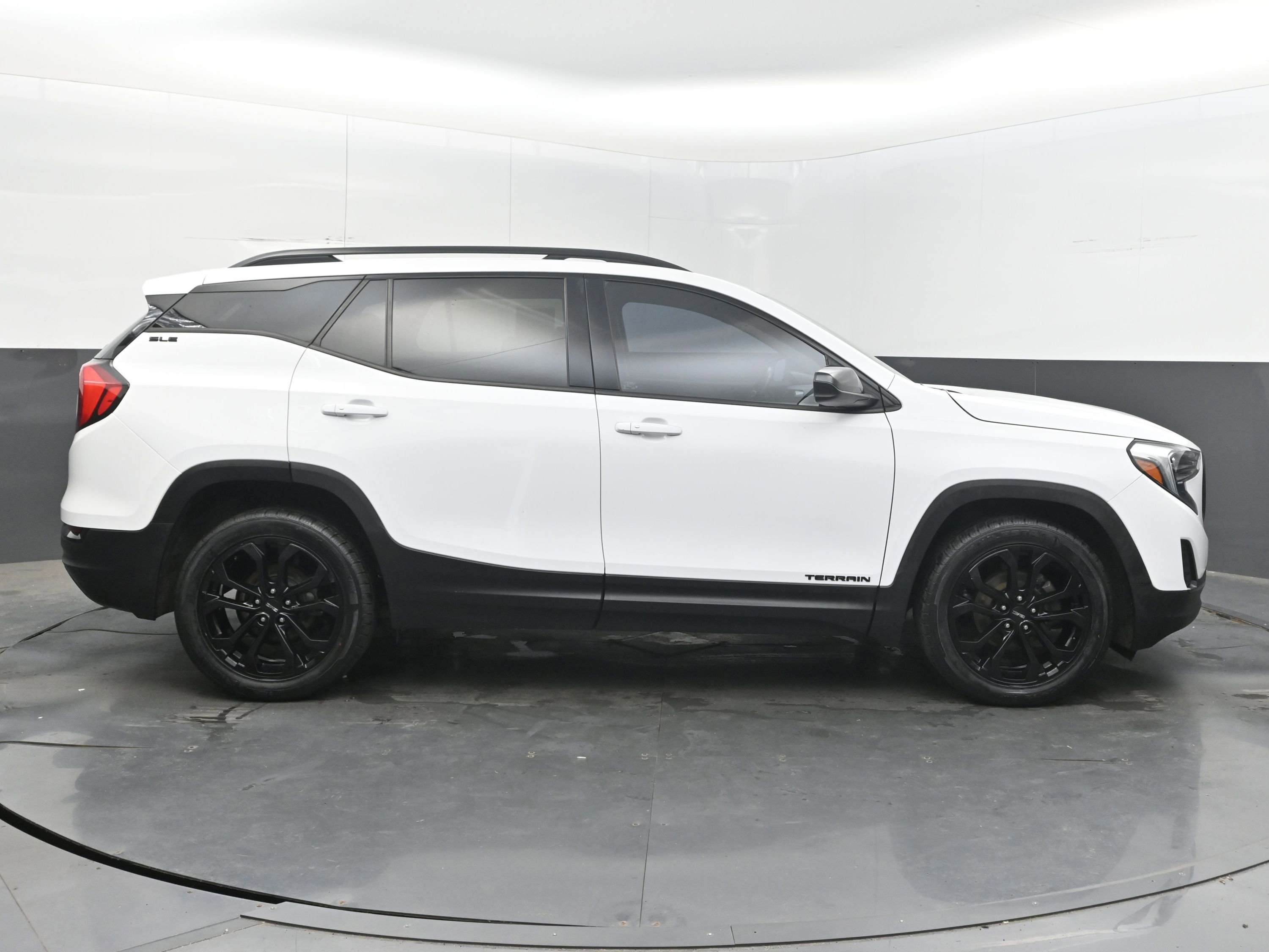 Used 2020 GMC Terrain SLE w/ Driver Convenience Package FWD image 8