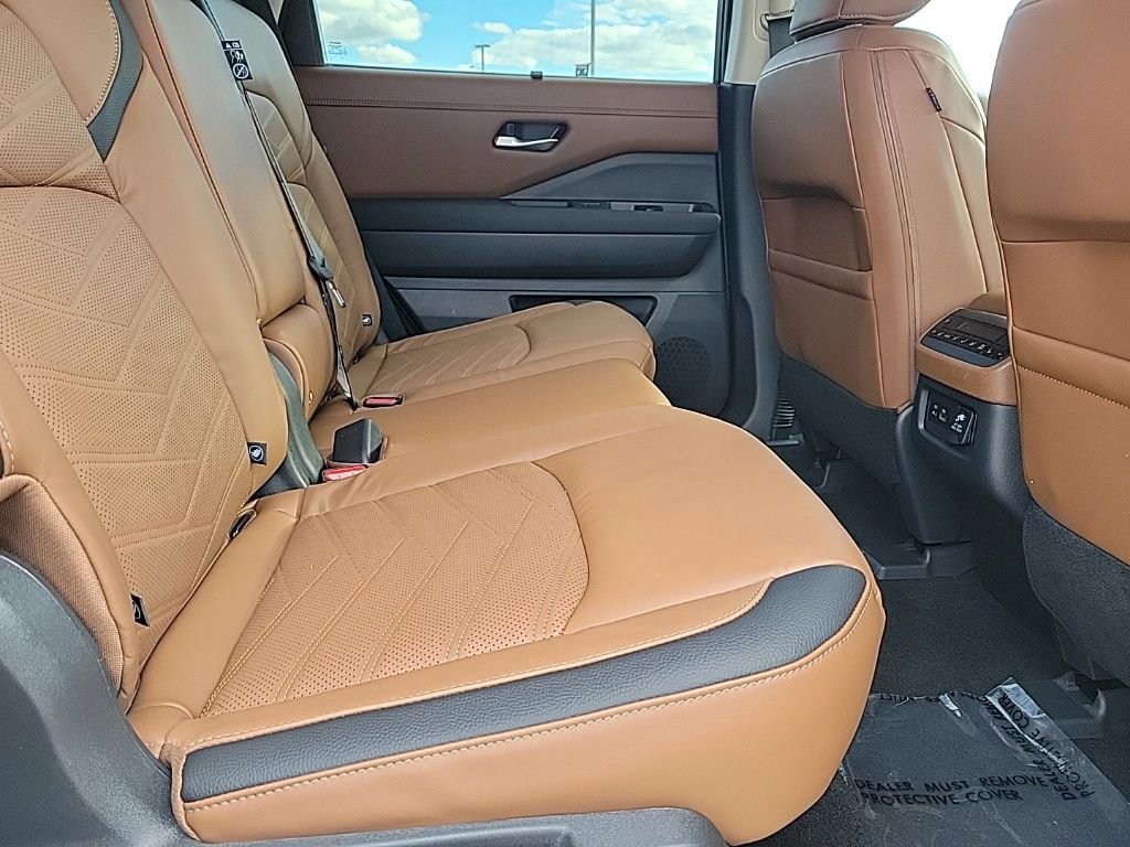 Used 2023 Nissan Pathfinder Platinum w/ Cargo Package image 16