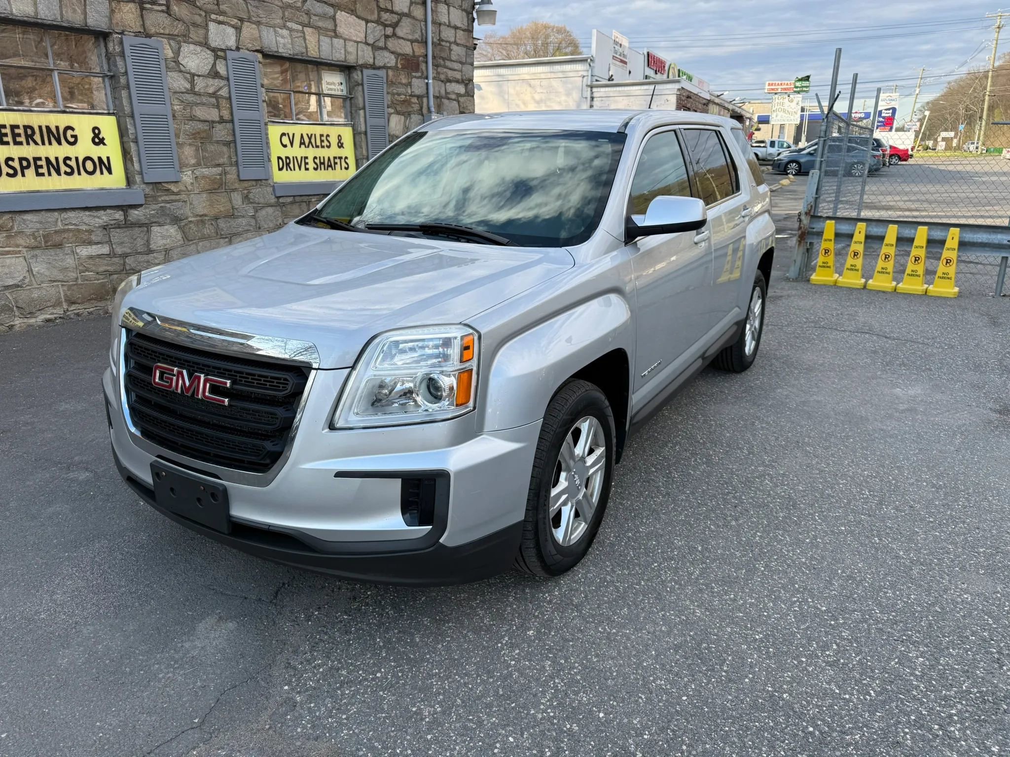Used 2016 GMC Terrain SLE AWD/4WD image 1