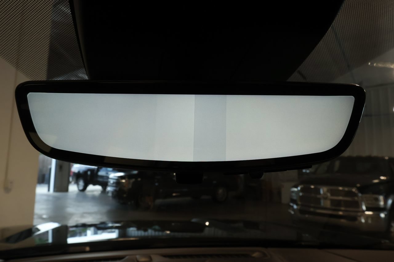 Used 2024 GMC Yukon XL Denali Ultimate AWD/4WD image 18