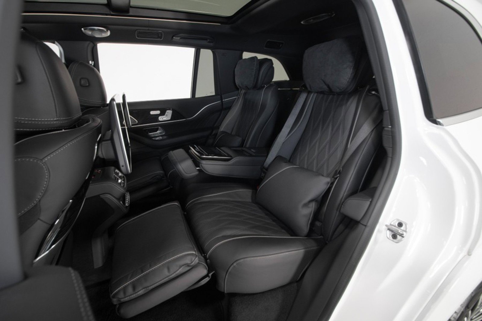 Used 2026 Mercedes-Benz Maybach GLS 600 image 48