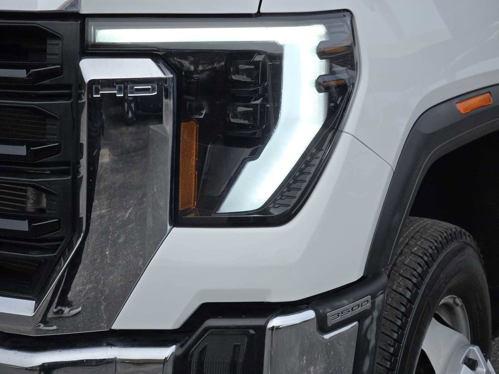 Used 2024 GMC Sierra 3500 Pro w/ Convenience Package image 9