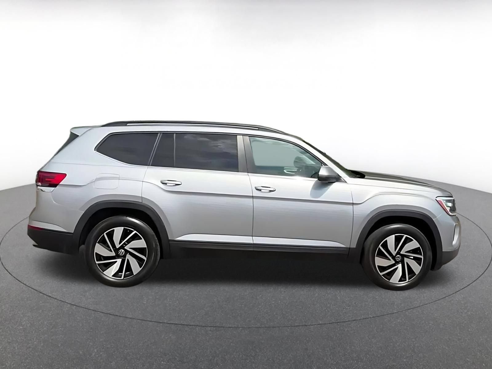 Used 2024 Volkswagen Atlas SE AWD/4WD image 15