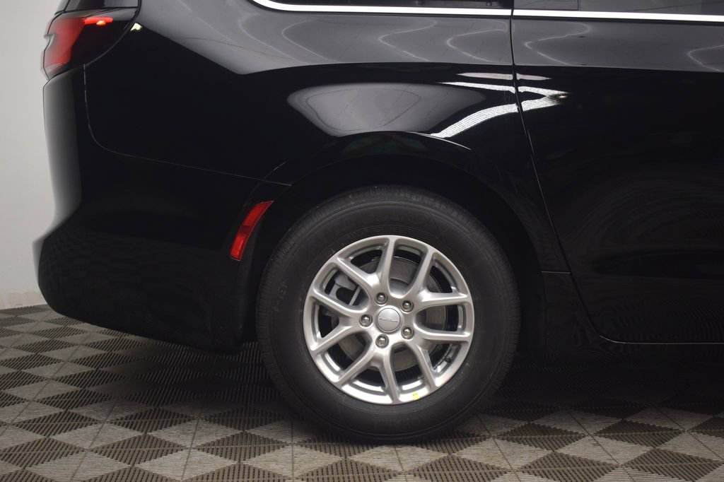 New 2027 Chrysler Pacifica Select w/ Family Tech Group FWD image 8