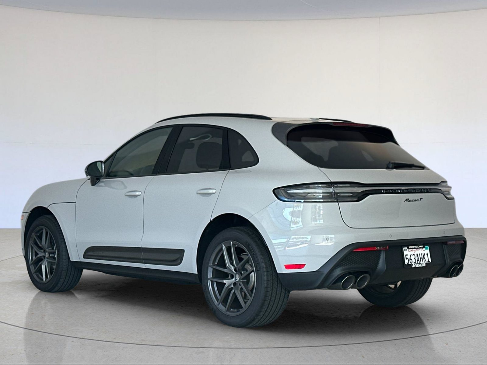 Used 2026 Porsche Macan Turbo AWD/4WD image 3