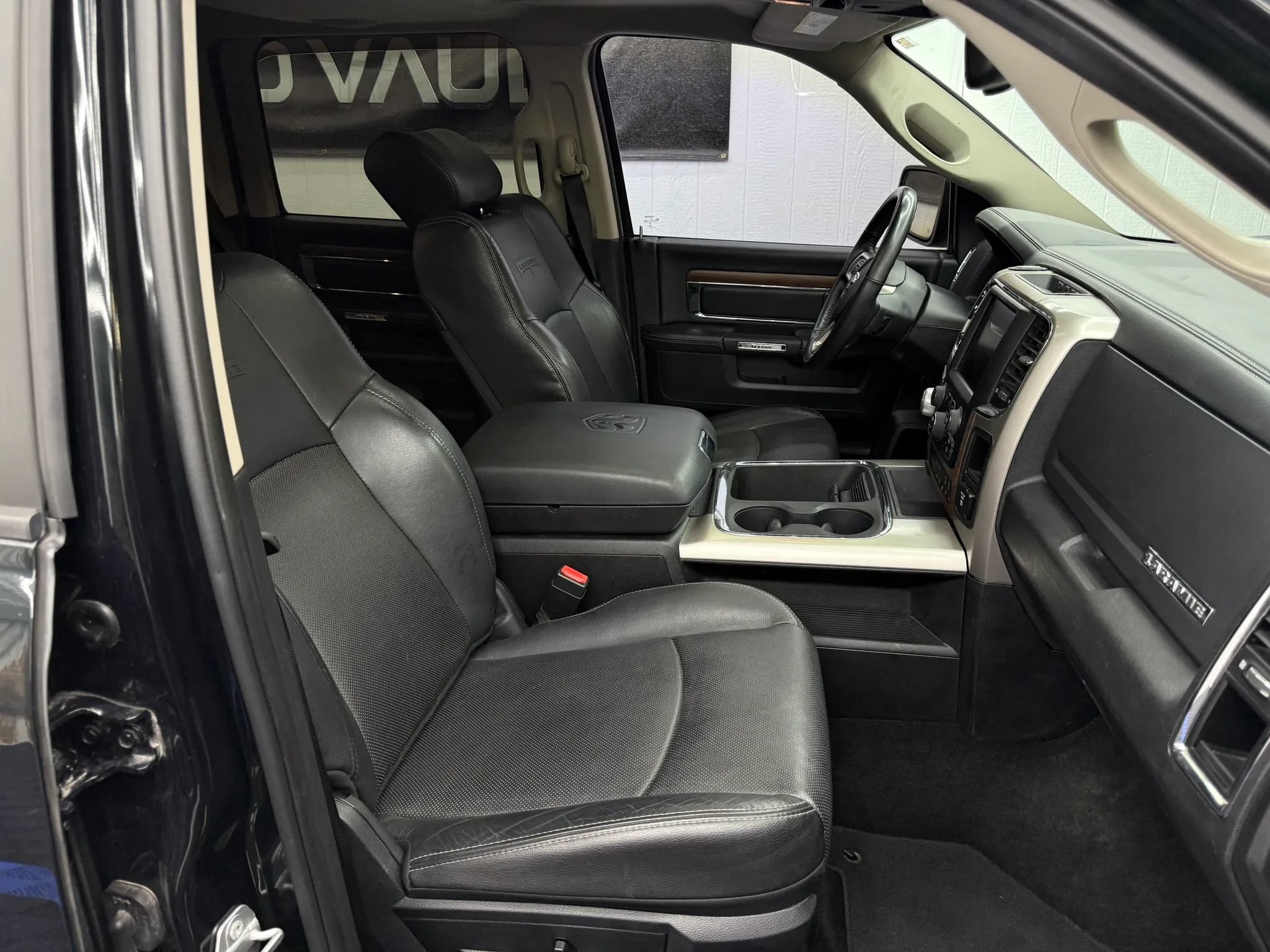 Used 2016 RAM 1500 Laramie w/ Convenience Group AWD/4WD image 6