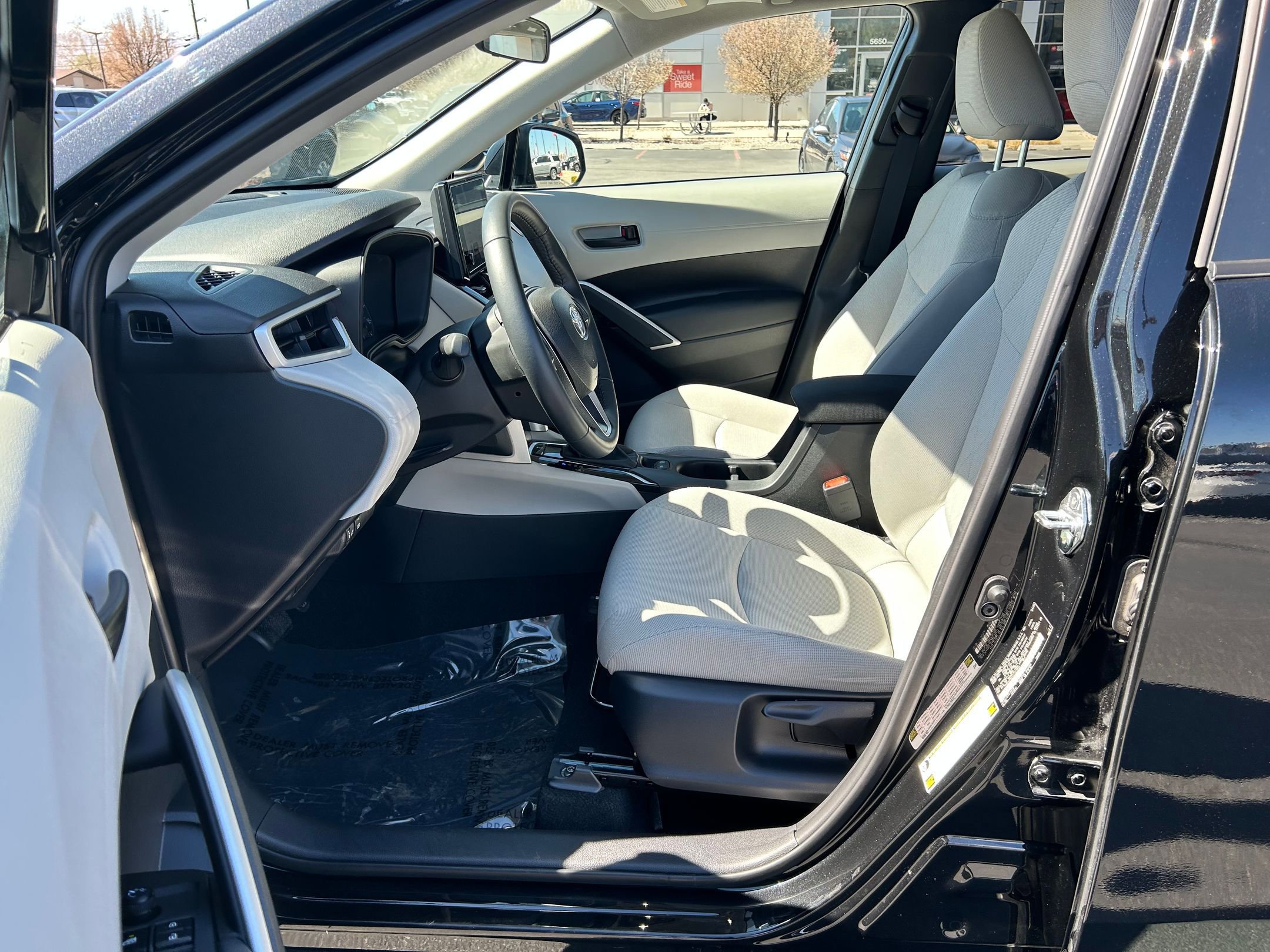 Certified 2025 Toyota Corolla Cross LE image 11