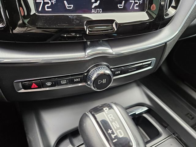 Used 2021 Volvo XC60 T5 Momentum w/ Advanced Package image 24