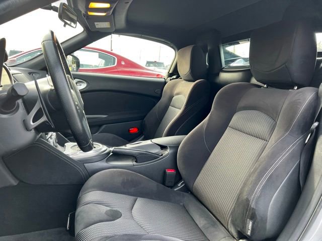Used 2017 Nissan 370Z Roadster image 14