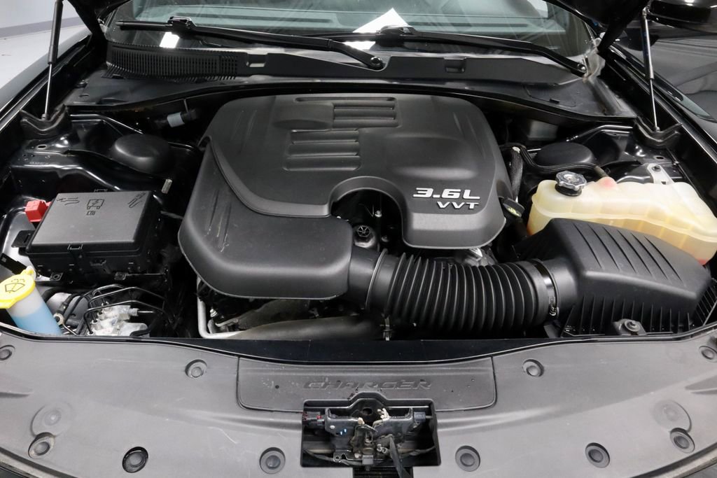 Used 2022 Dodge Charger SXT w/ Plus Group RWD image 17