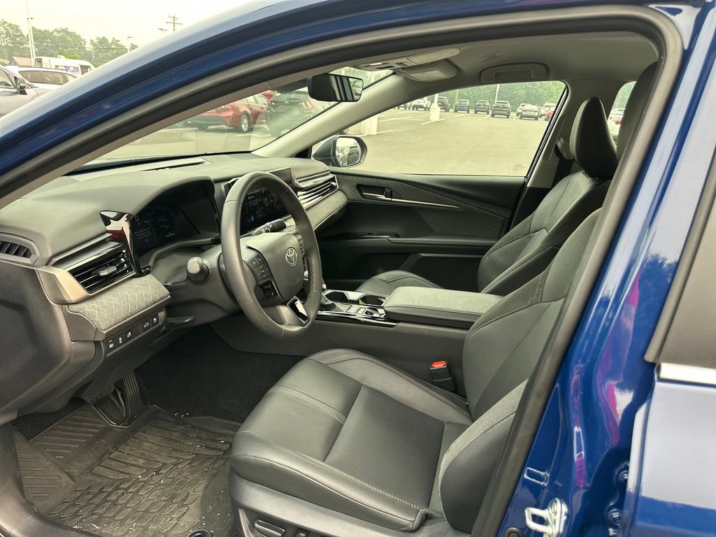 Used 2025 Toyota Camry XLE FWD image 10
