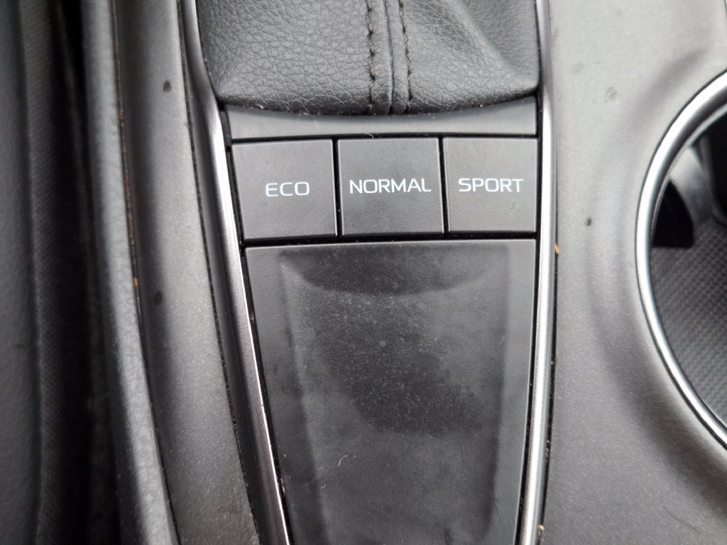 Used 2024 Toyota Camry SE w/ Cold Weather Package FWD image 10