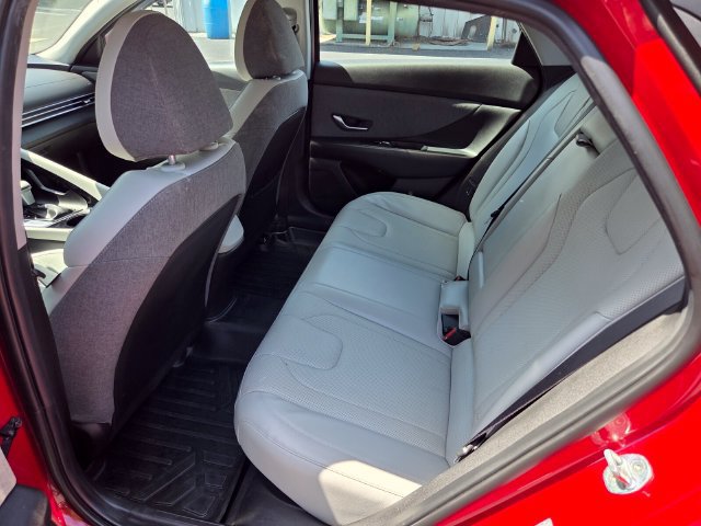 Used 2023 Hyundai Elantra Limited FWD image 9