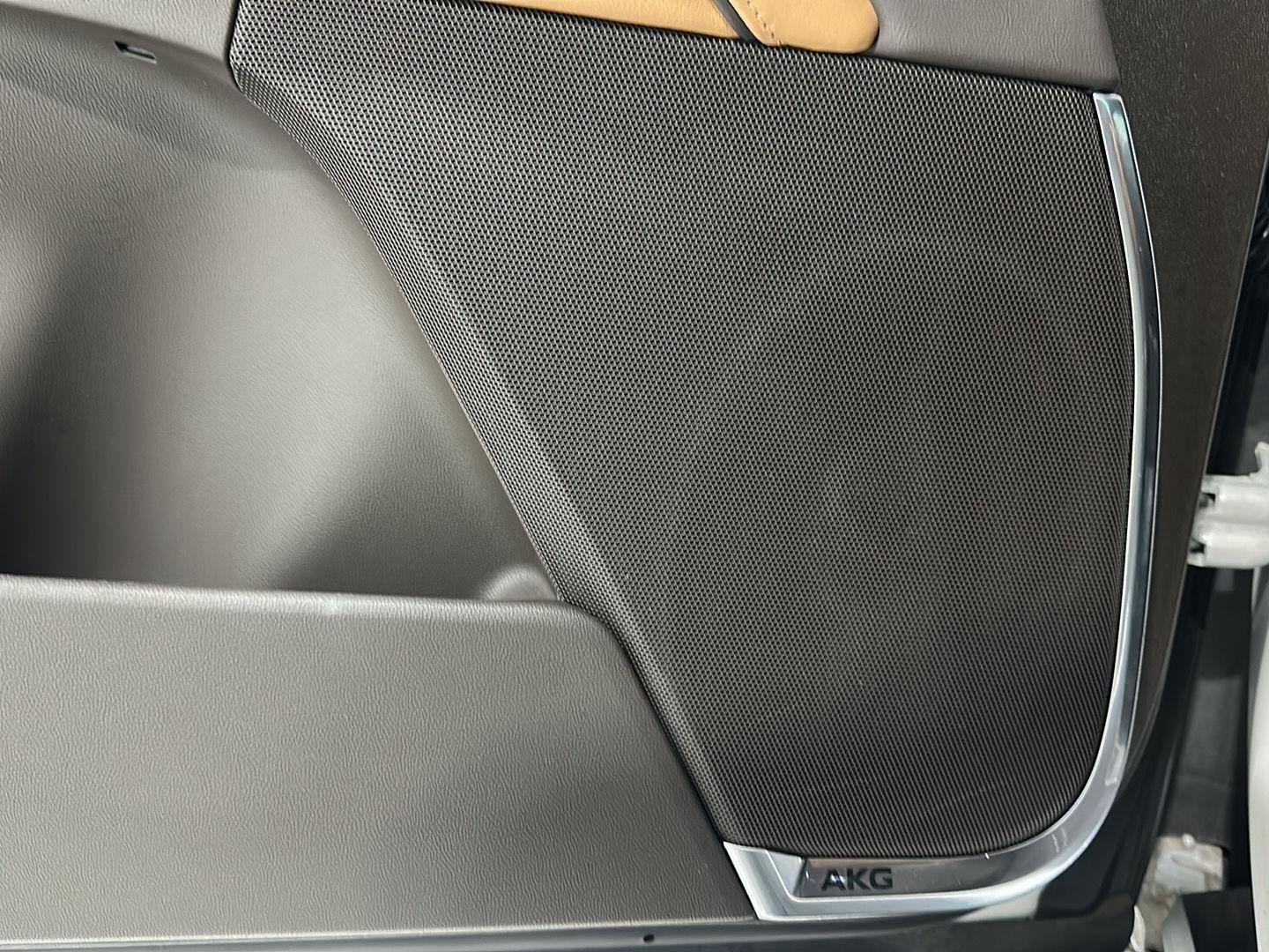 Used 2024 Cadillac Escalade ESV Premium Luxury w/ Performance Package AWD/4WD image 23