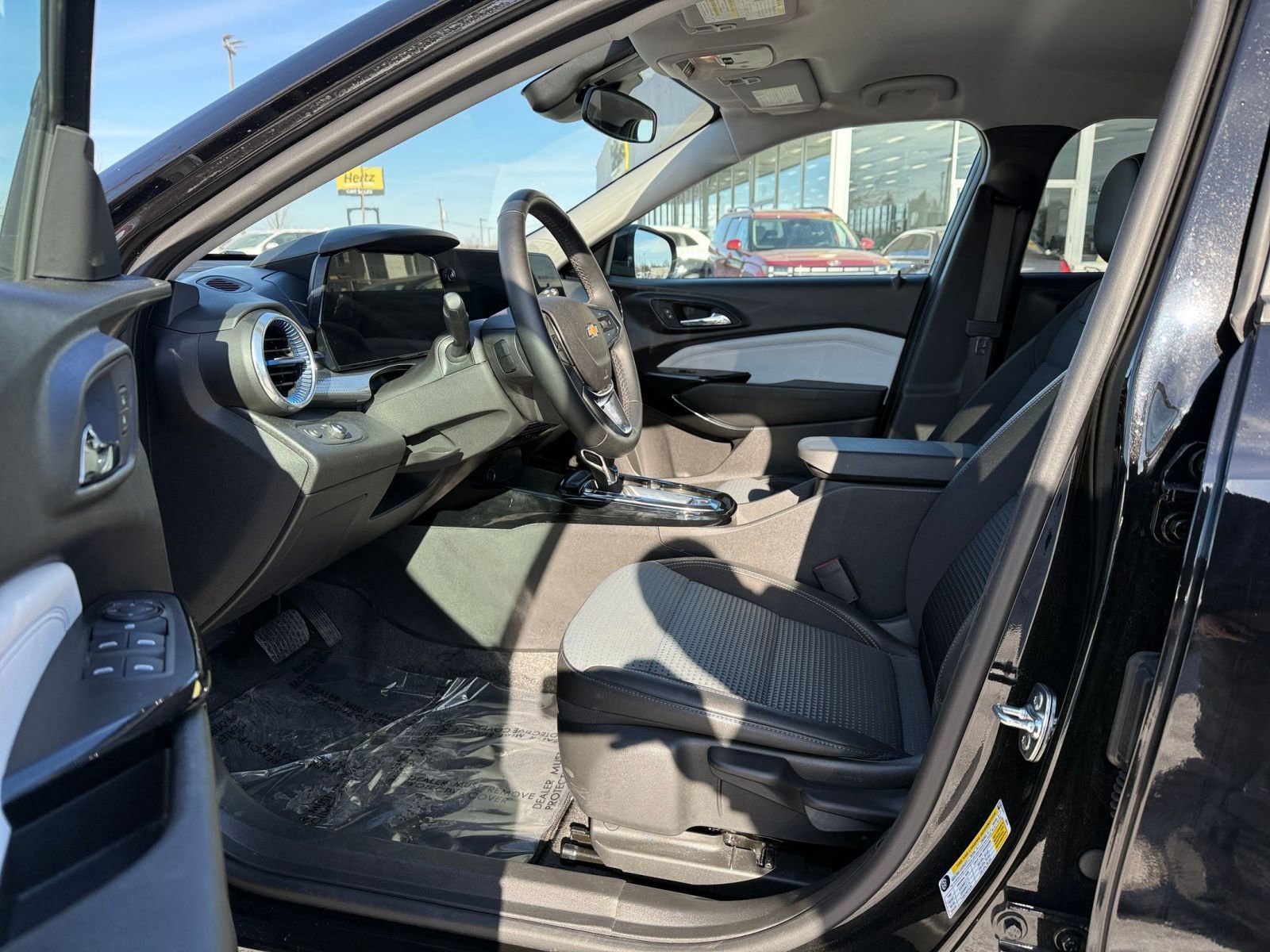 Used 2025 Chevrolet Trax LT w/ LT Convenience Package image 27