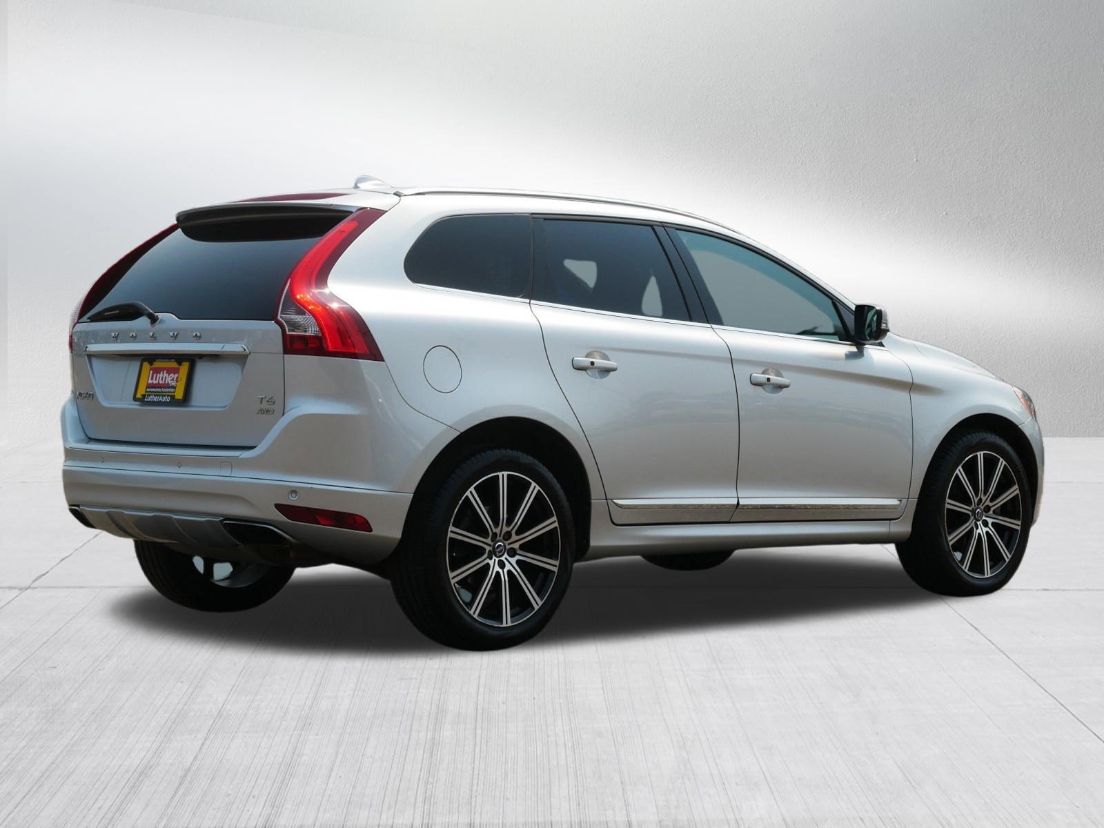 Used 2015 Volvo XC60 T6 w/ Proximity Package AWD/4WD image 7