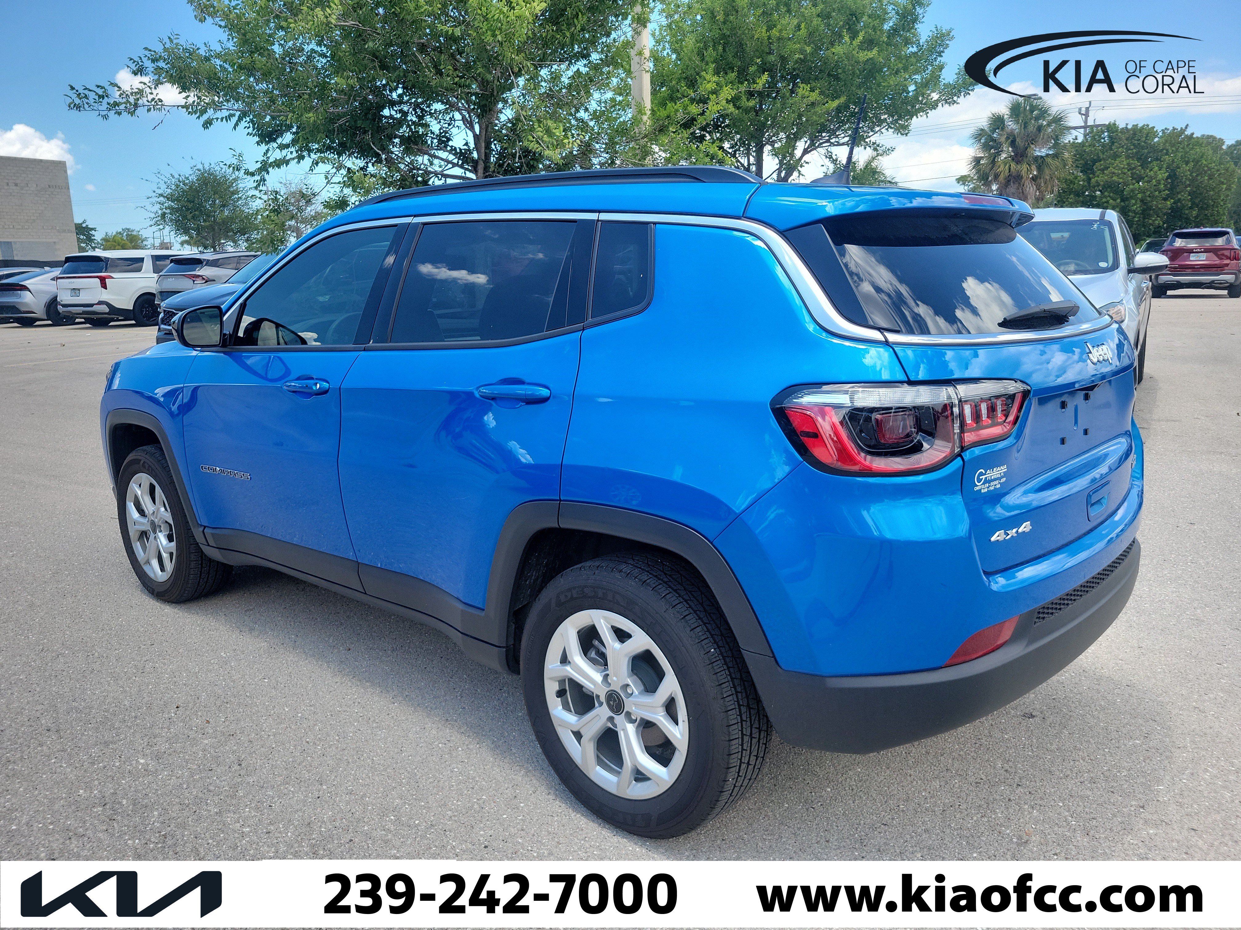 Used 2025 Jeep Compass Latitude AWD/4WD image 7