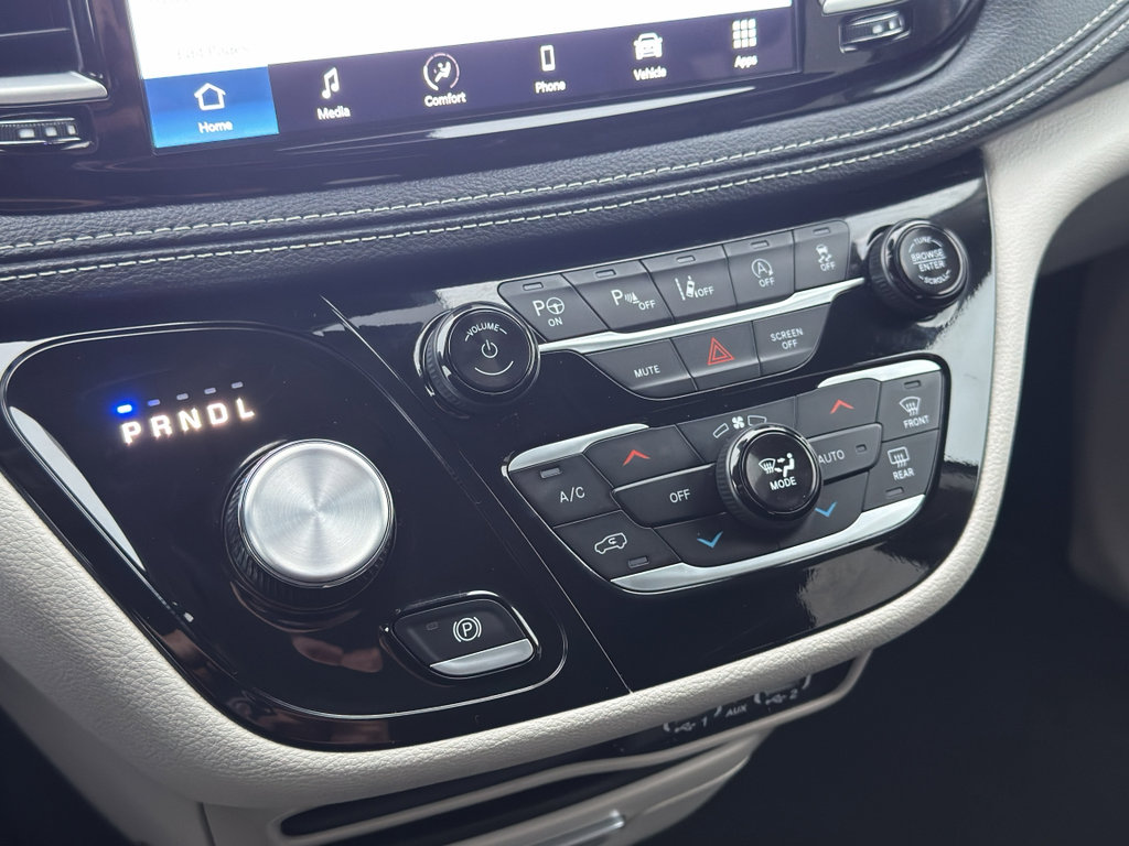 Used 2024 Chrysler Pacifica Touring-L image 21