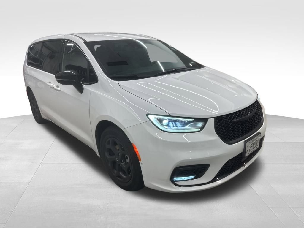 Used 2024 Chrysler Pacifica Select image 23