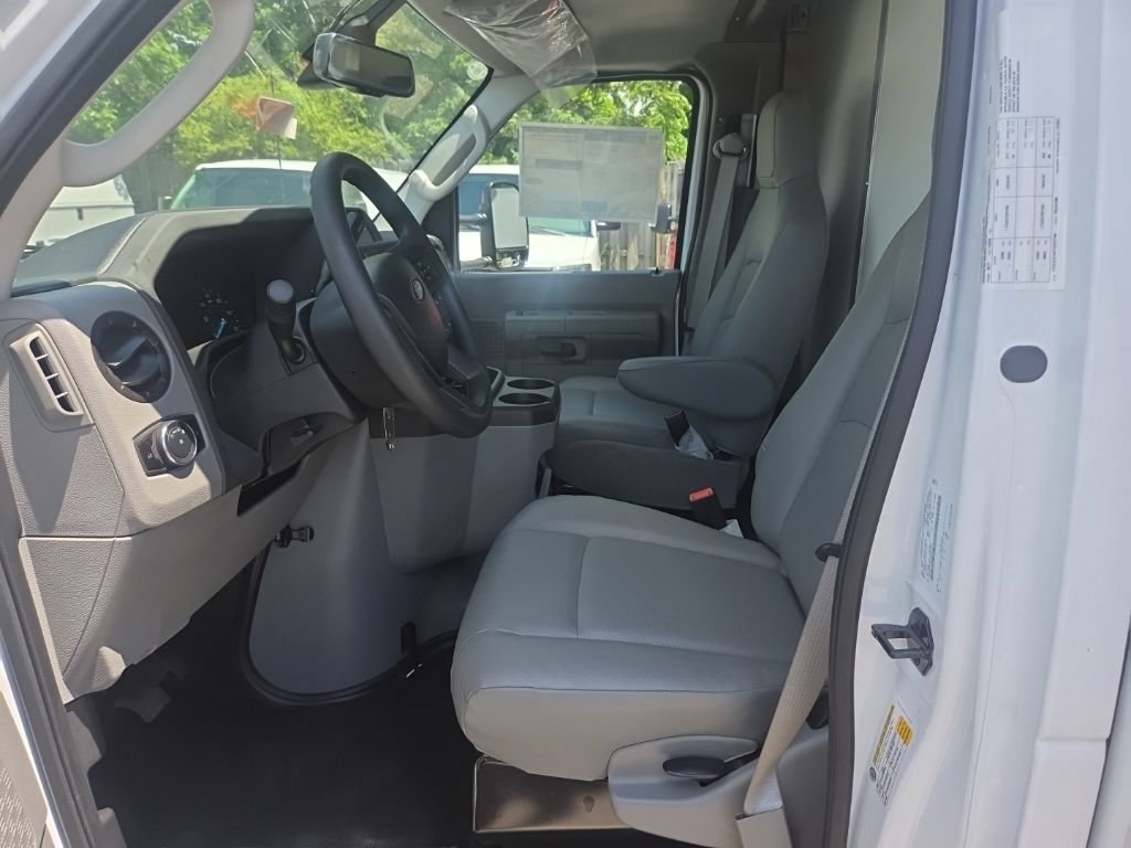 New 2026 Ford E-450 and Econoline 450 Super Duty w/ Power Equipment Group RWD image 9