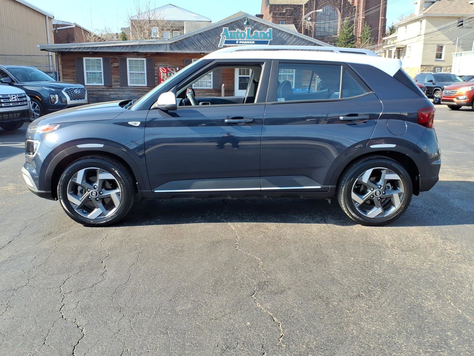 Certified 2023 Hyundai Venue Limited FWD image 6
