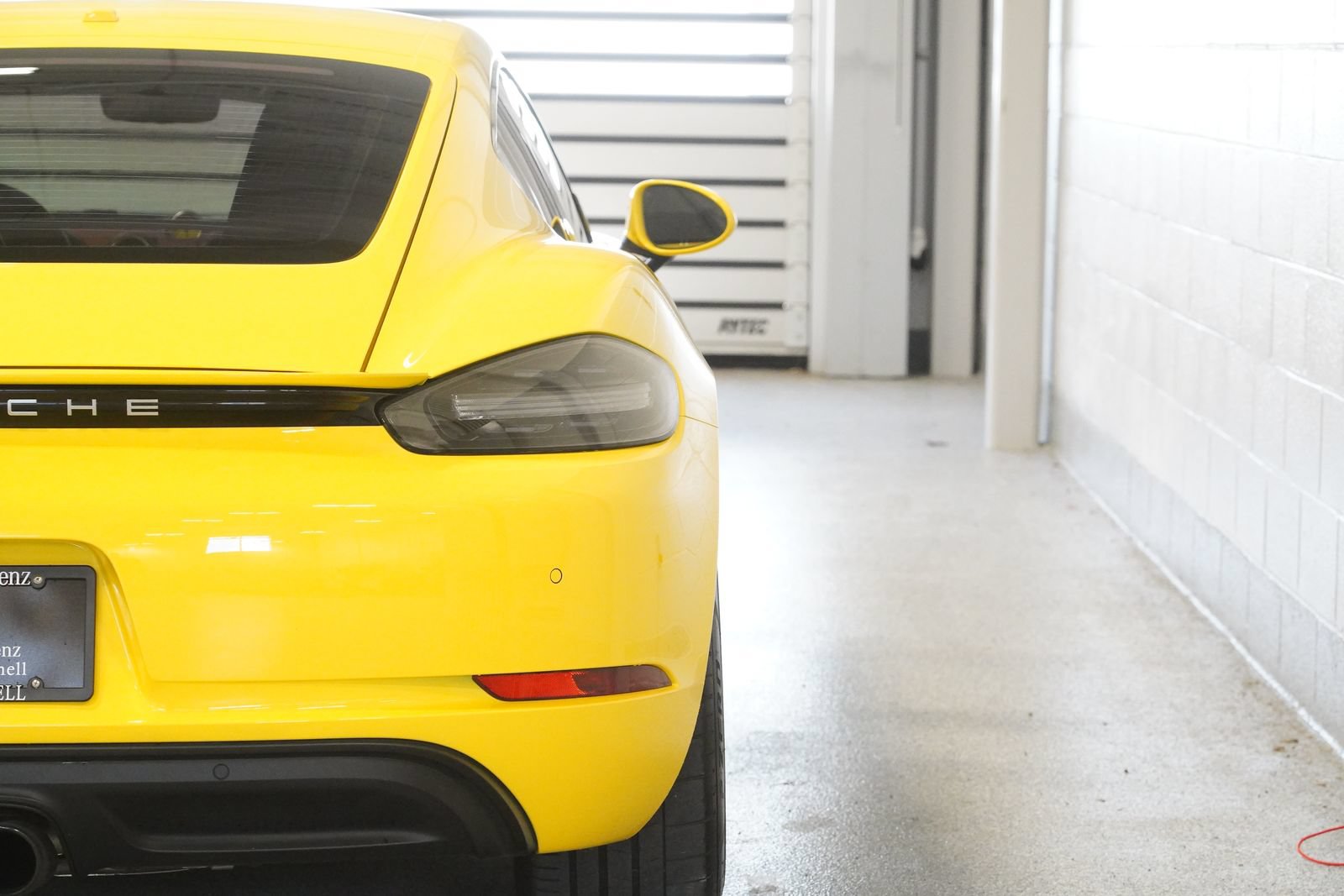 Used 2021 Porsche 718 Cayman RWD image 10