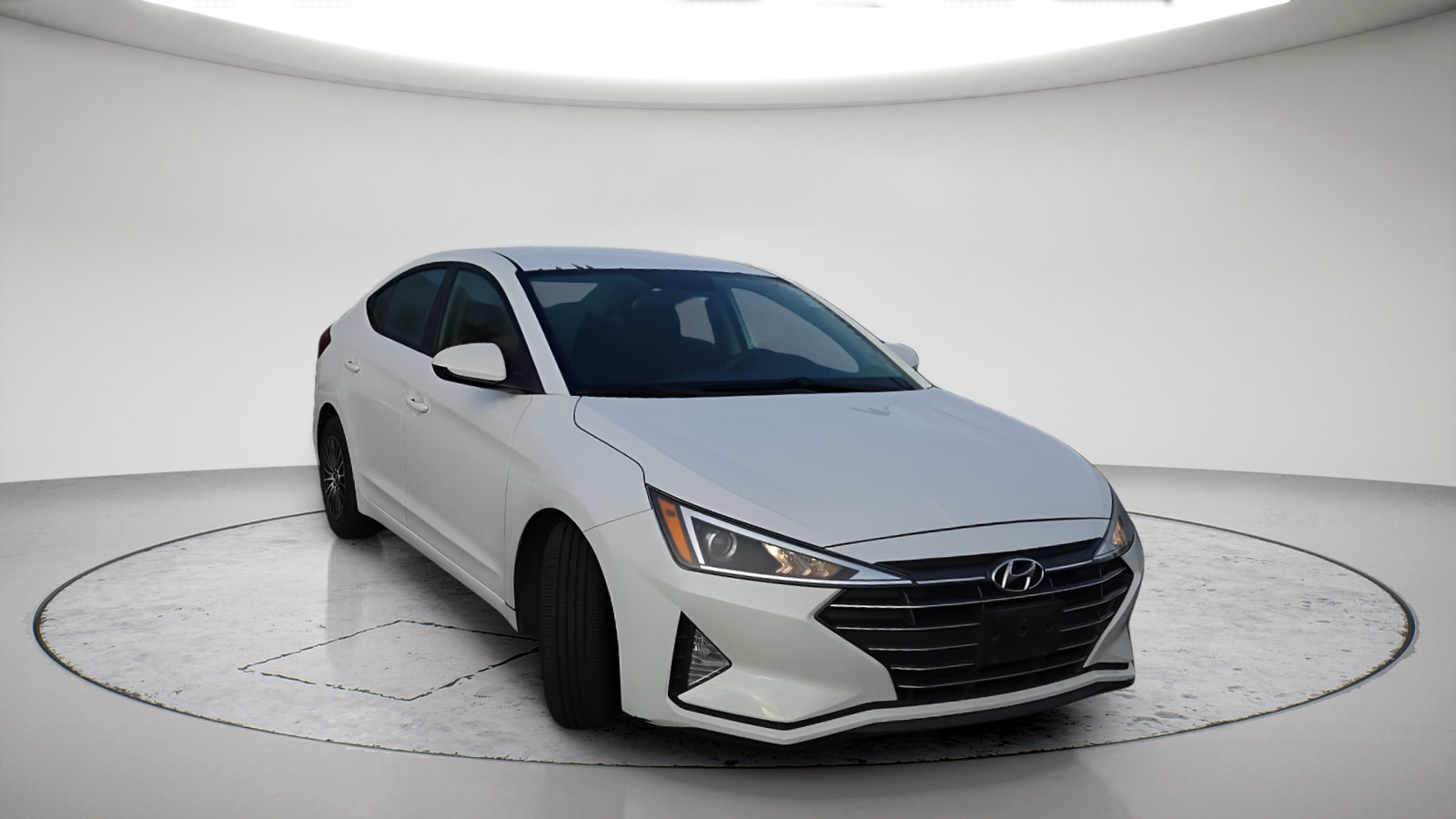 Used 2019 Hyundai Elantra SE w/ Cargo Package FWD image 3