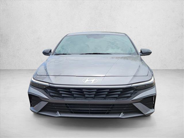 Used 2025 Hyundai Elantra Sport FWD image 2