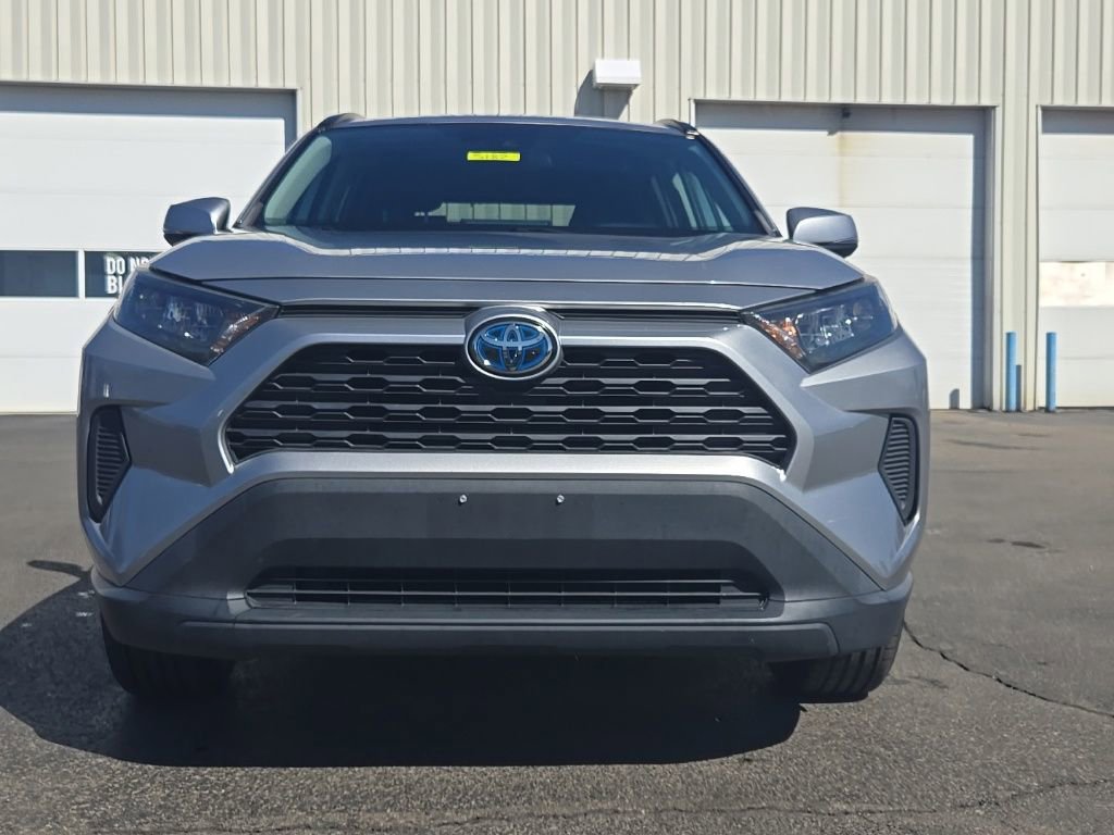 Used 2019 Toyota RAV4 LE image 2