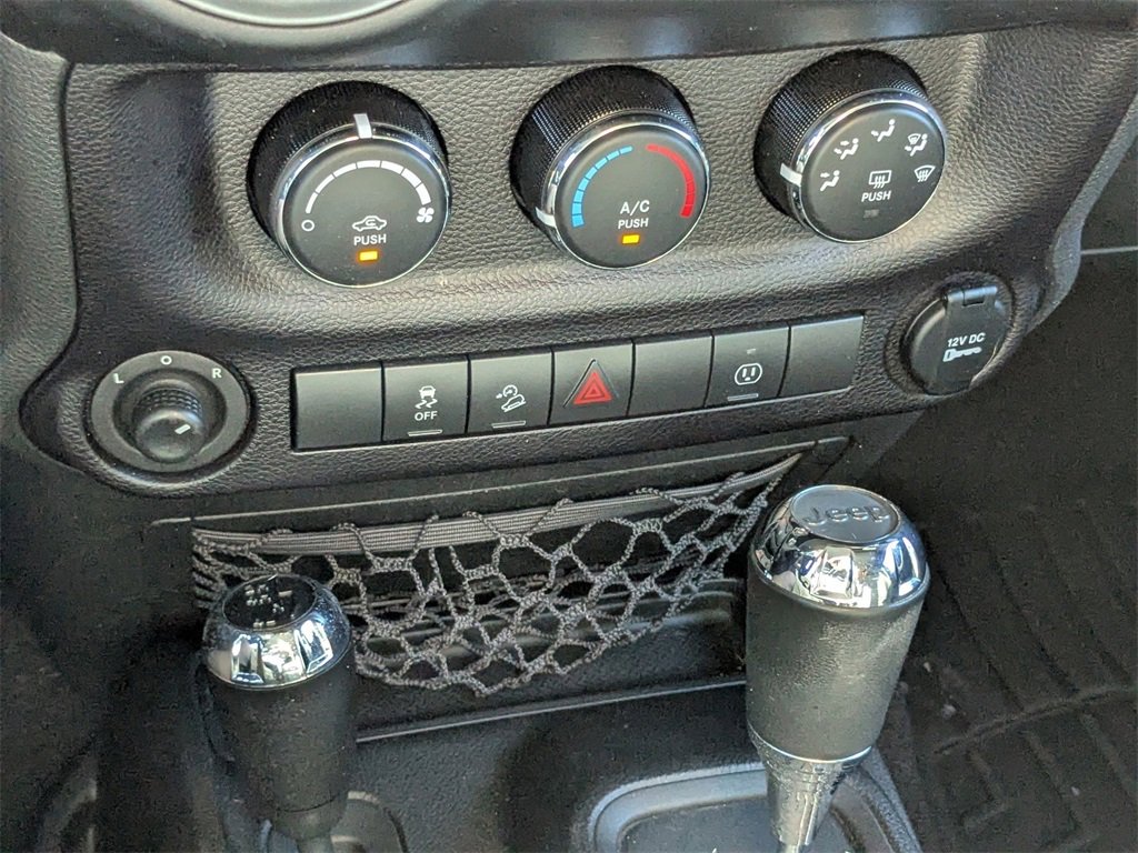 Used 2016 Jeep Wrangler Sahara w/ Connectivity Group image 20