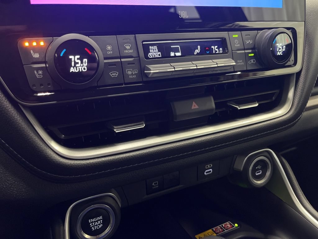 Used 2024 Toyota Grand Highlander AWD image 14