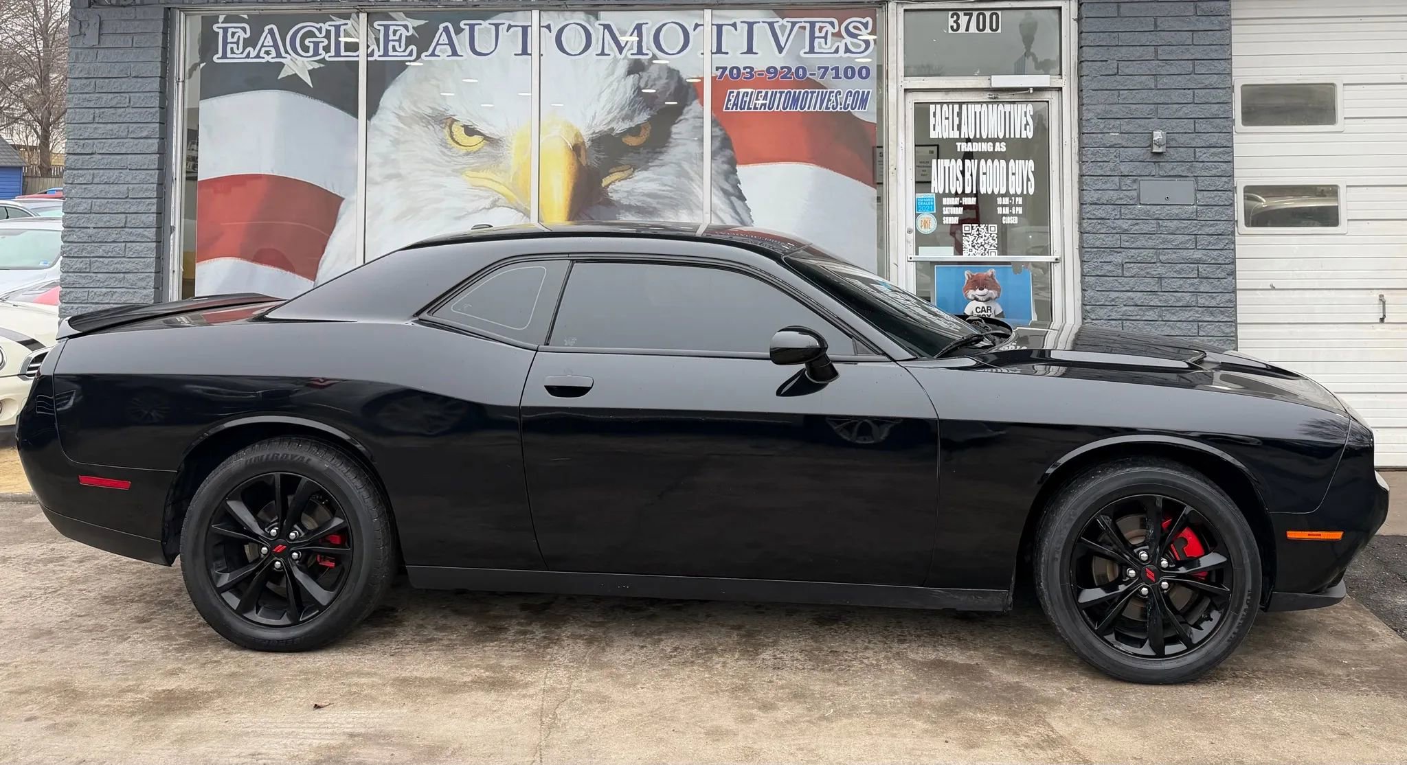Used 2021 Dodge Challenger SXT image 2
