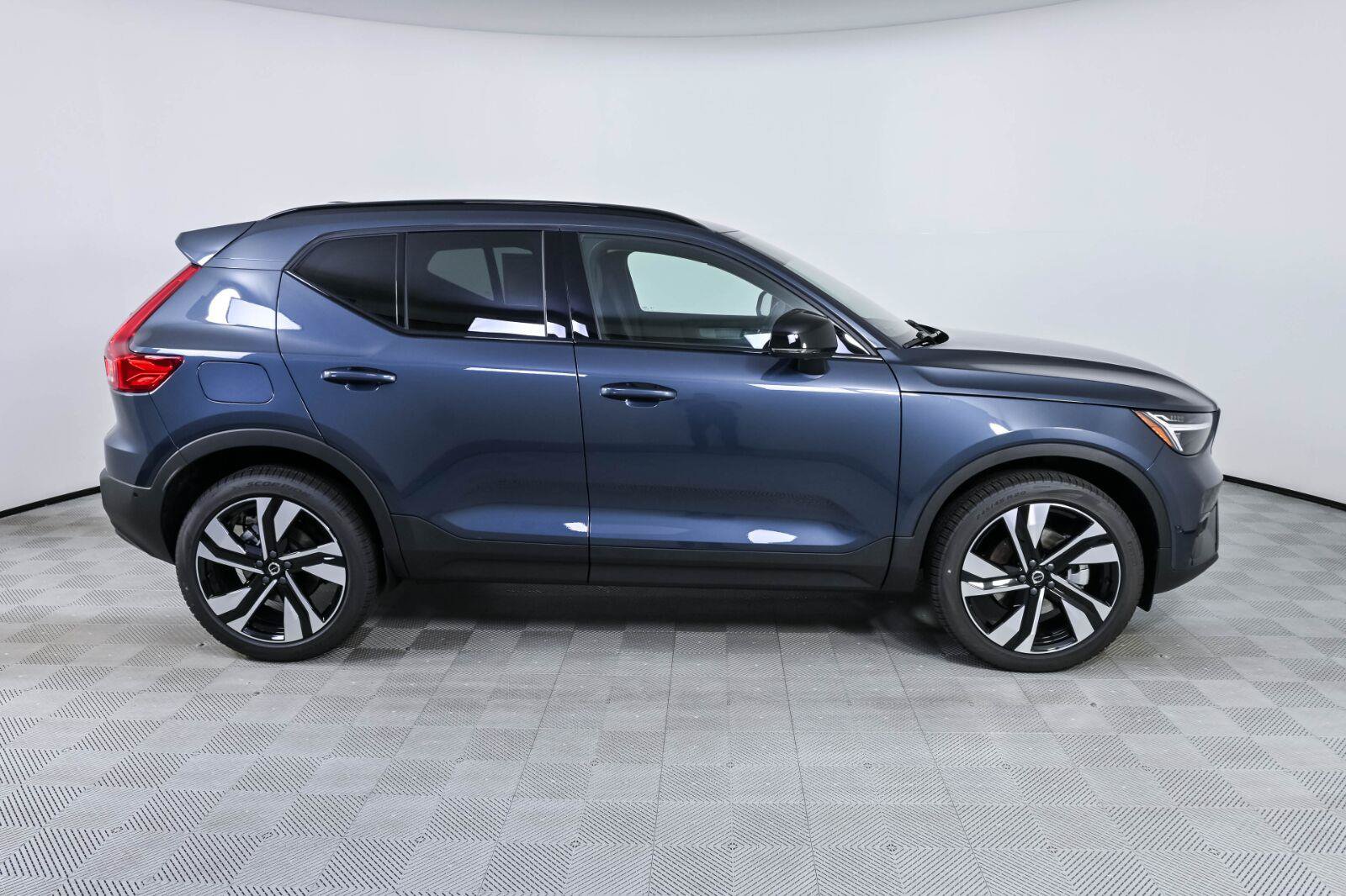 New 2026 Volvo XC40 B5 Ultra w/ Protection Package Premier AWD/4WD image 27