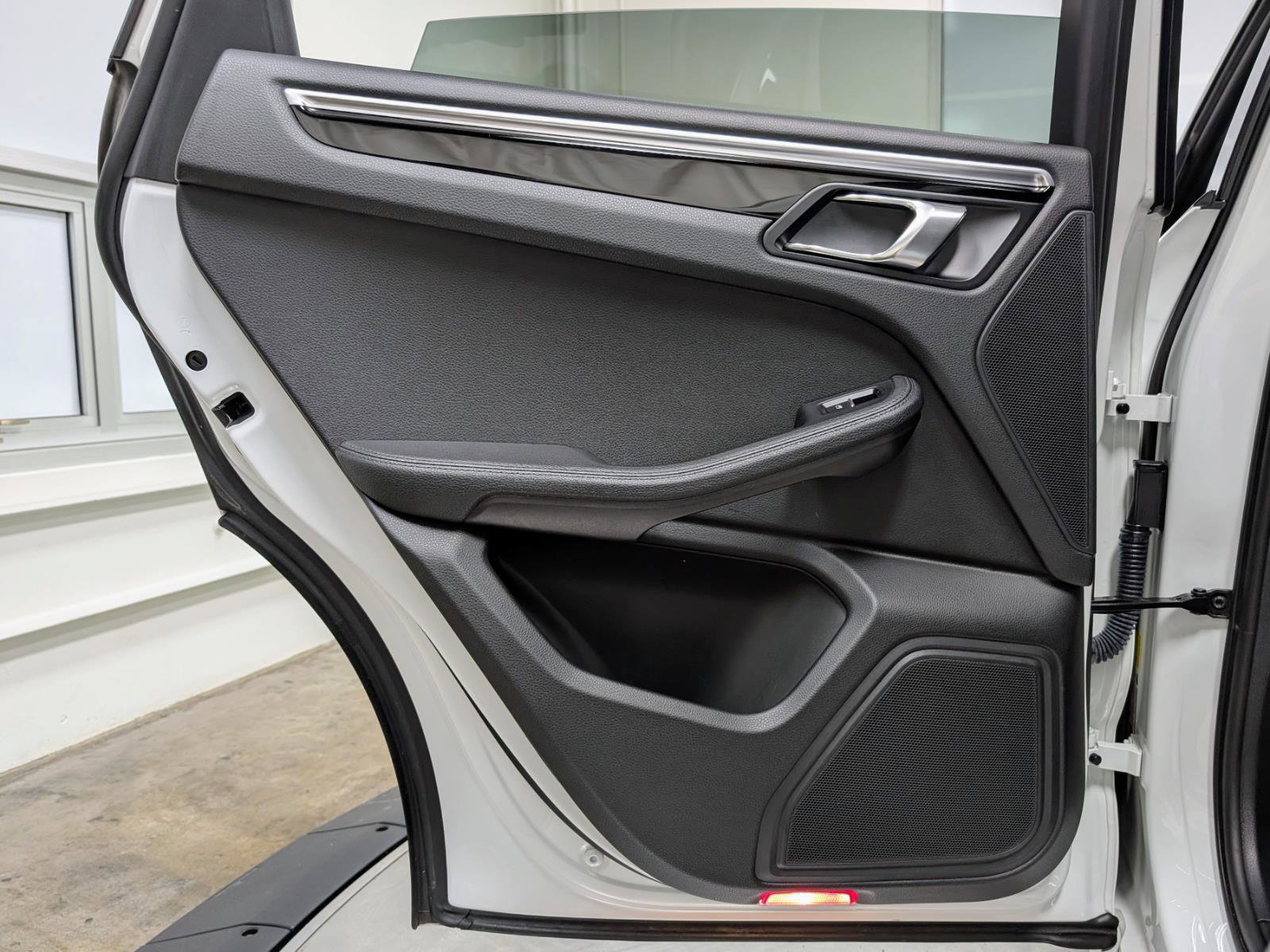 Used 2023 Porsche Macan image 17