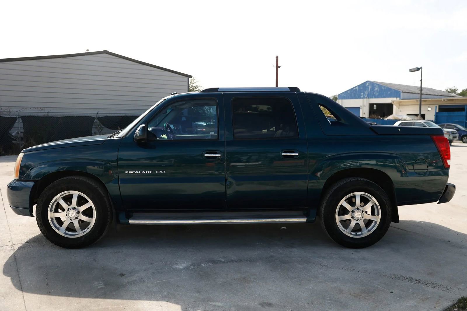 Used 2005 Cadillac Escalade EXT image 2