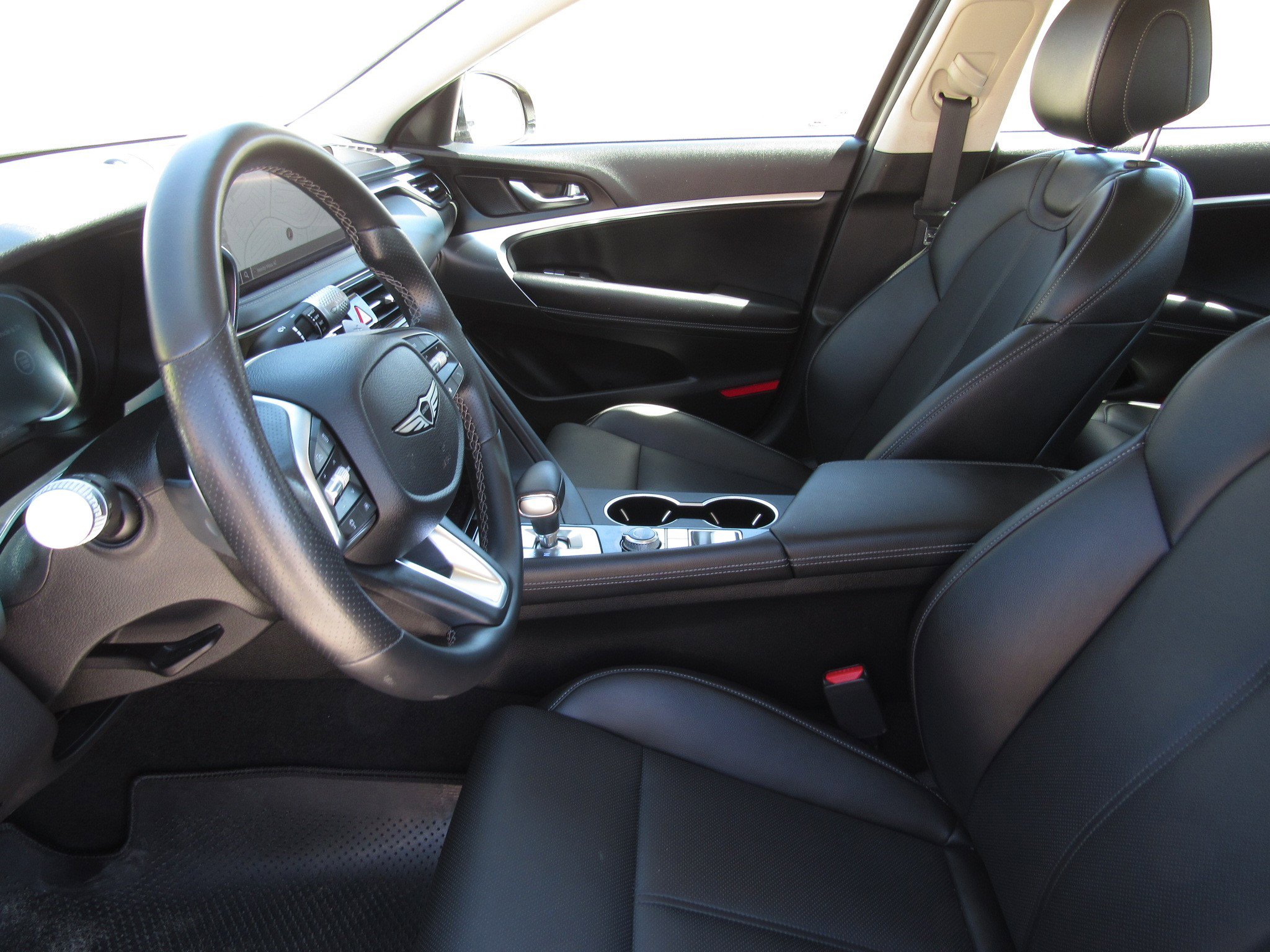 Used 2025 Genesis G70 2.5T image 13