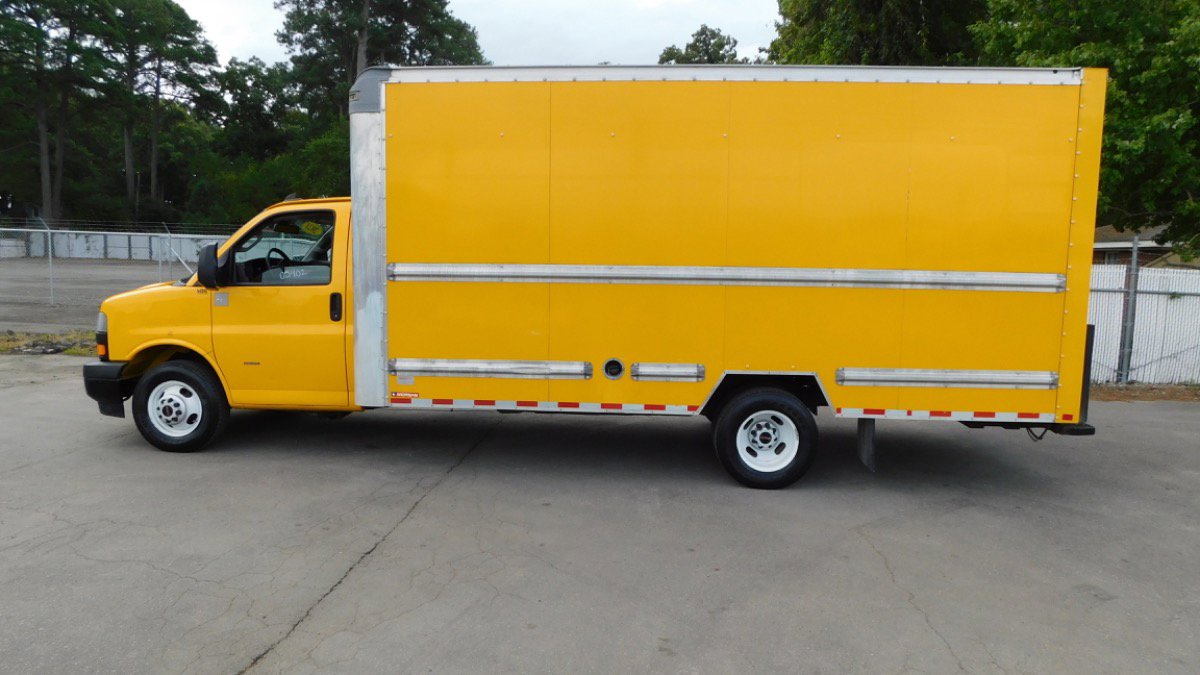 Used 2021 GMC Savana 3500 Extended w/ Power Convenience Package image 2
