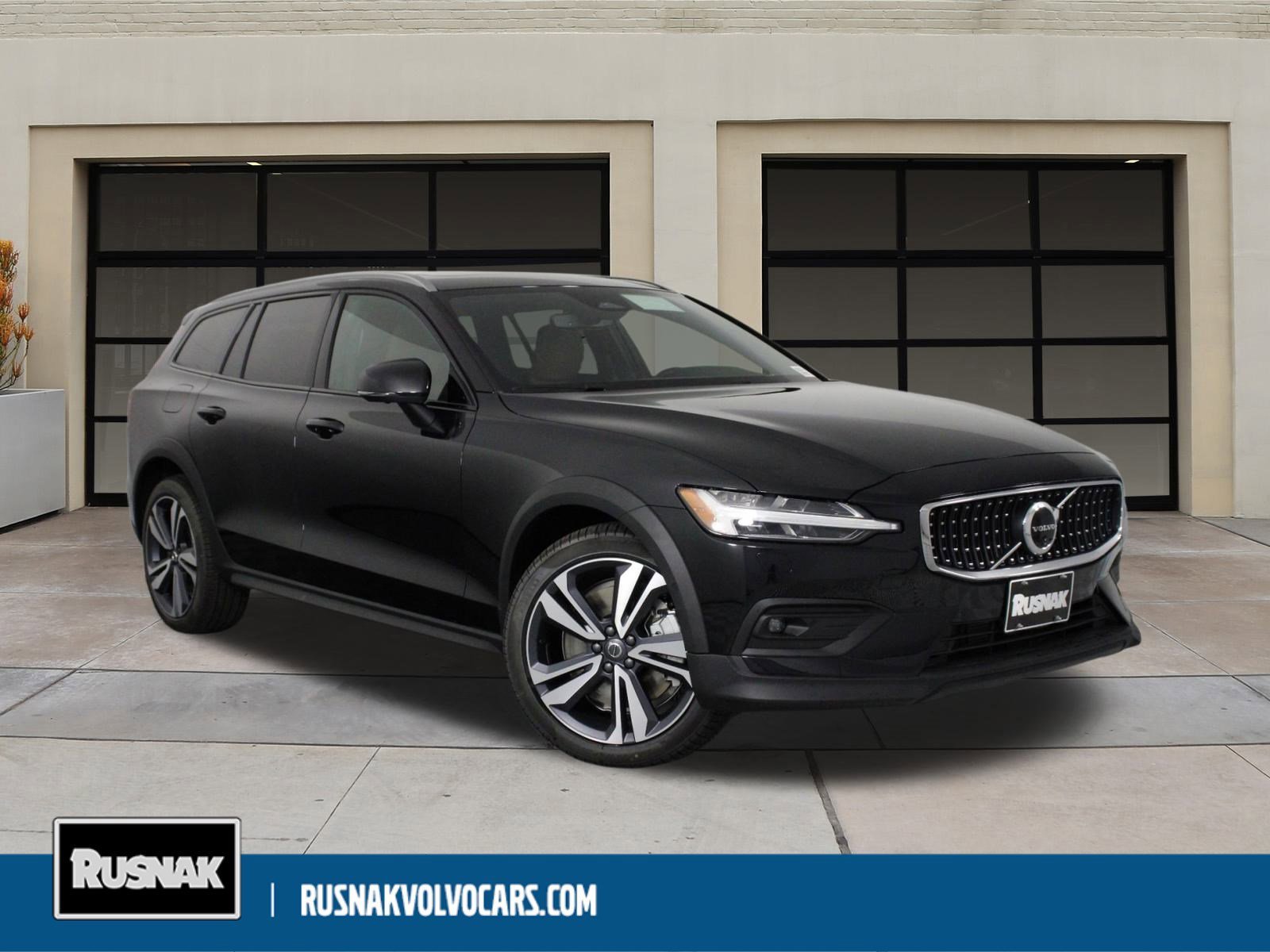 New 2026 Volvo V60 B5 Cross Country Plus w/ Climate Package