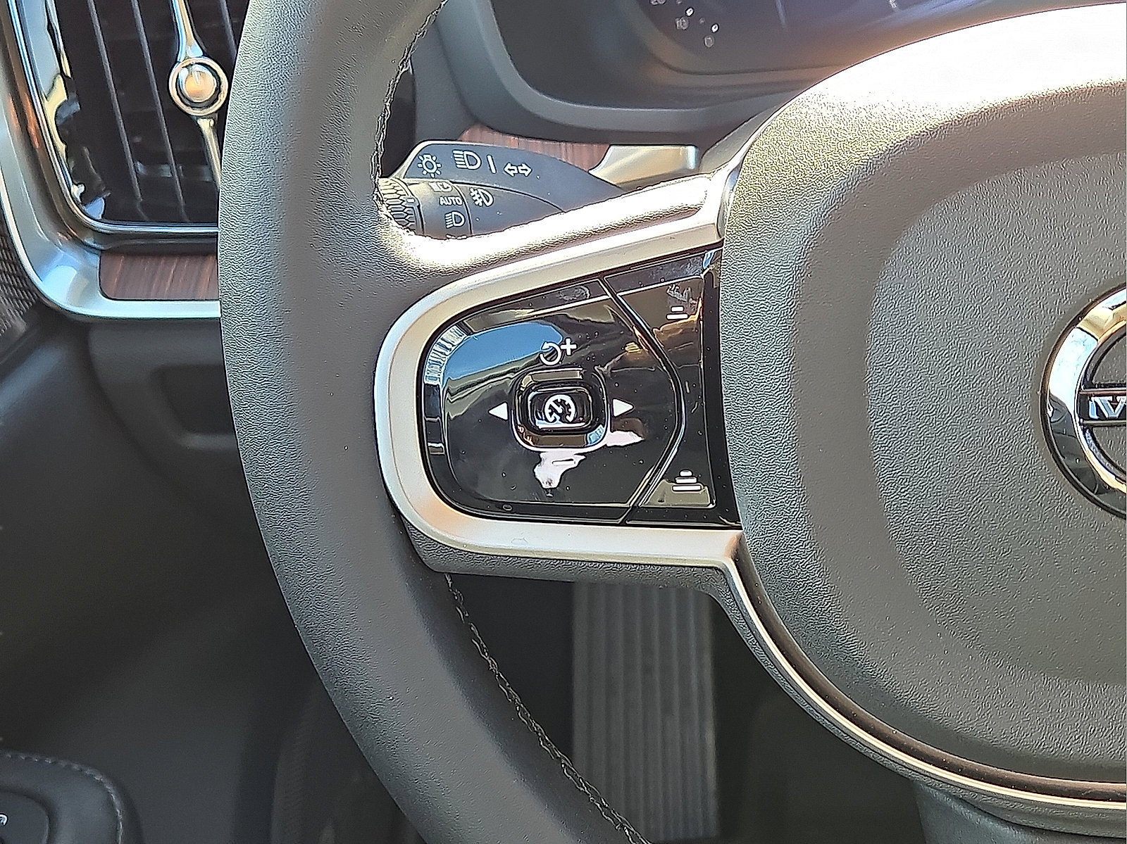 New 2026 Volvo V60 B5 Cross Country Plus w/ Protection Package Premier AWD/4WD image 19