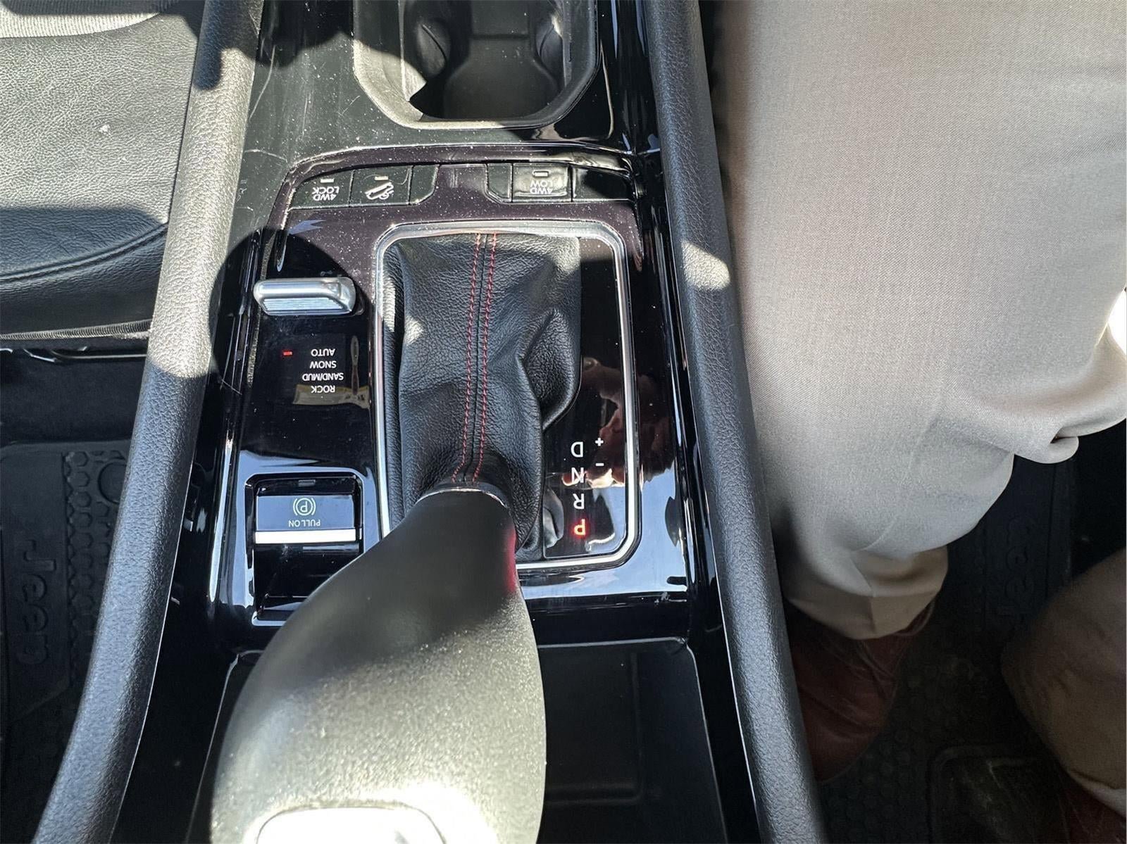 Used 2025 Jeep Compass Trailhawk image 29