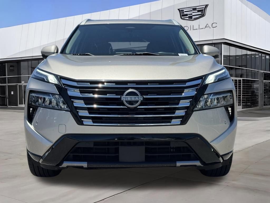 Used 2024 Nissan Rogue Platinum w/ Platinum Premium Package FWD image 3