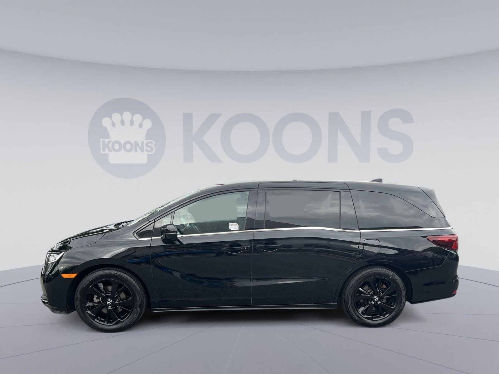Used 2023 Honda Odyssey Sport image 2