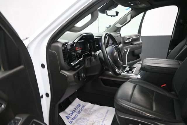 Used 2025 Chevrolet Silverado 2500 LTZ w/ LTZ Premium Package AWD/4WD image 17