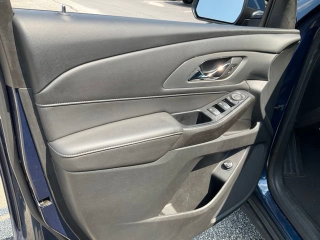 Used 2023 Chevrolet Traverse LT FWD image 7
