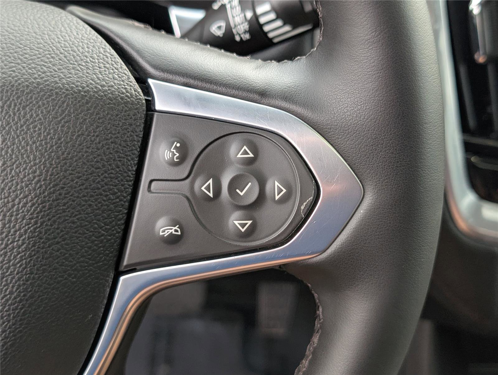 Used 2023 Chevrolet Traverse RS image 25